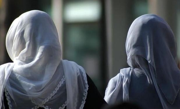 پوشش ناهنجار زن ایرانی، کنش نیست، واکنش است
