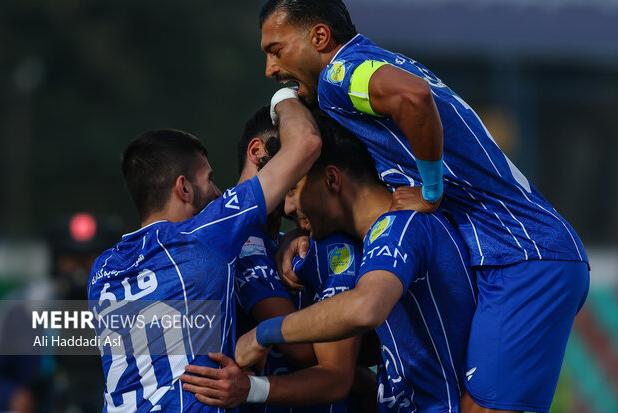 ساپینتو باید مشکل آقاسی را در تیم حل می کرد/ خط دفاع پرسپولیس ضعف دارد