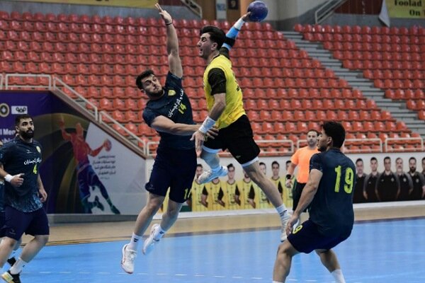 تیم هندبال استقلال اولین شکست سایپا را در لیگ برتر رقم زد