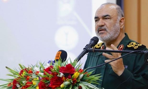 سرلشکر سلامی: دشمنان برای تسلط بر اندیشه و باور جوانان دانشگاه را مرکز خود قرار دادند