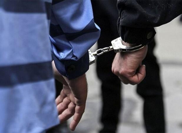 دستنبد پلیس بر دستان سارق به عنف منزل و کشف طلاجات مسروقه در هرمزگان