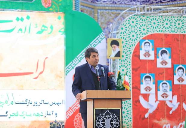 استاندار کرمان: دهه فجر فرصتی برای بازخوانی مسئولیت‌ها و نگاه به آینده انقلاب است