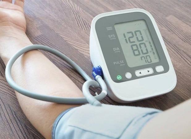 ضرورت همراه داشتن دستگاه فشار خون و داروهای مصرفی در سفر