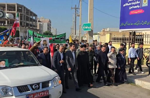 راهپیمایی دریادلان گناوه‌ای در روز استکبار ستیزی برگزار شد