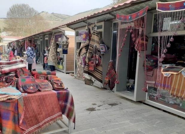 نورآباد نیازمند ایجاد بازارچه دائمی صنایع‌دستی است