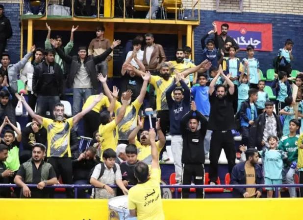 فحاشی بازیکنان لیگ برتری به لیدرهای زن به کتک‌کاری کشید