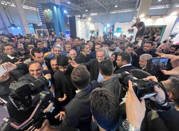 پزشکیان از نمایشگاه ملی صنایع‌دستی بازدید کرد