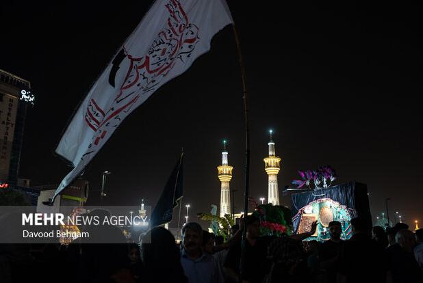 زائران در عزای امام رئوف هم نوا شدند؛ حرم رضوی مملو از زائران شد