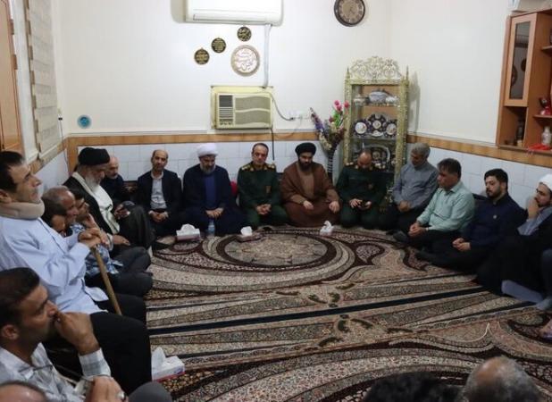 مسئولان دشتی با خانواده شهید ایمان قایدی دیدار کردند