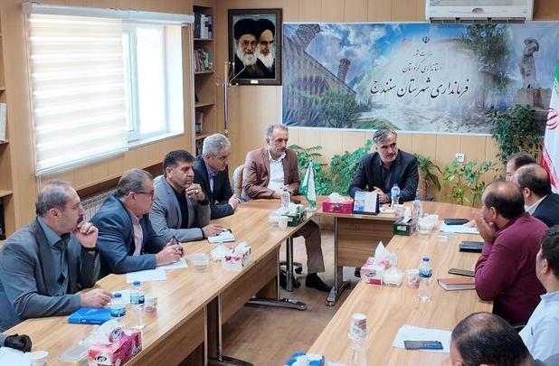 احداث ۱۸ زمین ورزشی در روستاهای سنندج در دستور کار قرار گرفت