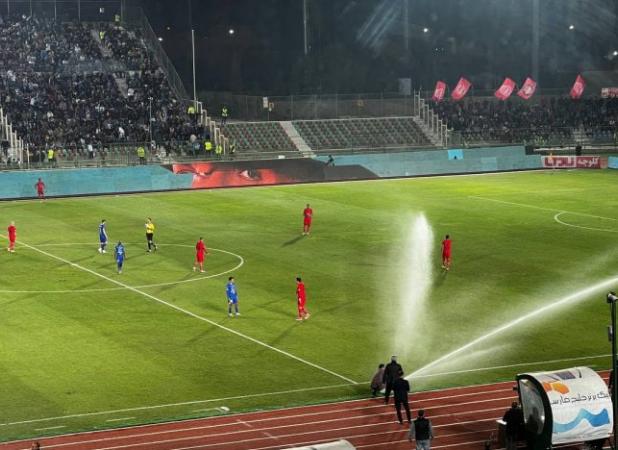 استقلال و تراکتور نقره داغ شدند