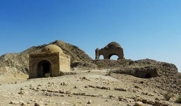 تملک کاروانسرای تاریخی کنار سیاه فیروزآباد