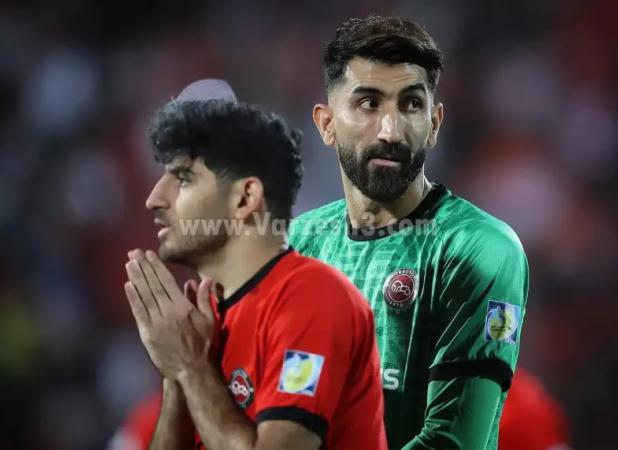 پوستر قهرمانی تراکتور با حضور بیرانوند