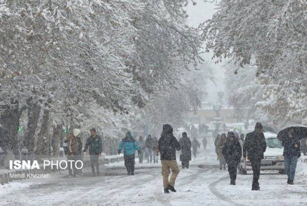 ارتفاع ۱۰ سانتیمتری برف در تویسرکان/ خروج سامانه بارشی از فردا