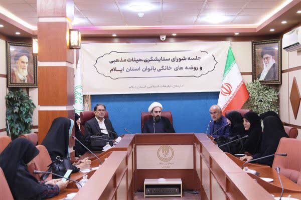 بانوان محور اصلی فعالیت‌های فرهنگی هستند