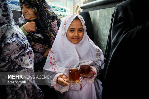 حال و هوای چایخانه رضوی در شب نیمه شعبان