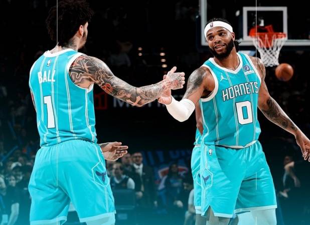 سقوط آزاد صدرنشین مقابل زنبورهای کارولینا