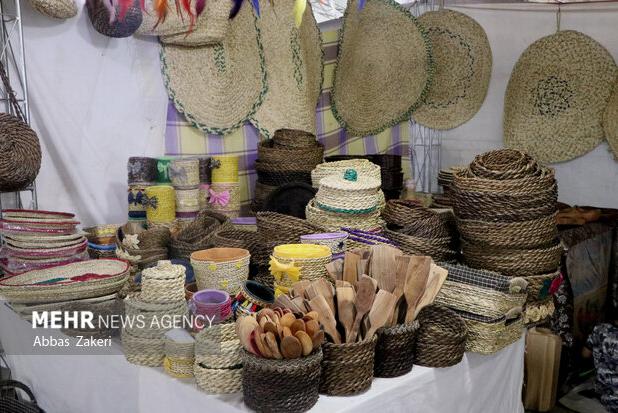 رونق نمایشگاه‌های صنایع دستی ایلام در شهرهای عراق