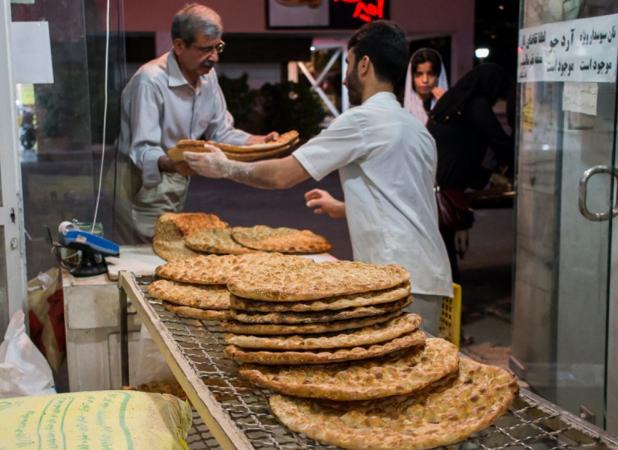 در ایران بر سر دستمزد مردم انگلیس دعوا شد!