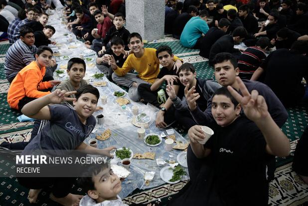 رشد ۲۰۰ درصدی حضور نوجوانان در اعتکاف؛ رنگ و بوی مقاومت در اعتکاف امسال