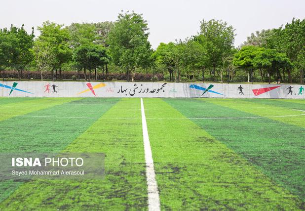بهره‌برداری از چهار زمین چمن مصنوعی در مدارس کاشان 