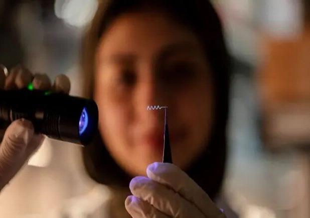 ابداع ایمپلنتی که به مغز دارو می رساند