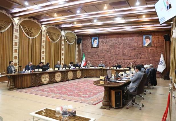 لزوم جمع آوری تابلوهای بدون مجوز سطح شهر/ تصمیمات بودجه‌ای و عمرانی تبریز باید شفاف باشد