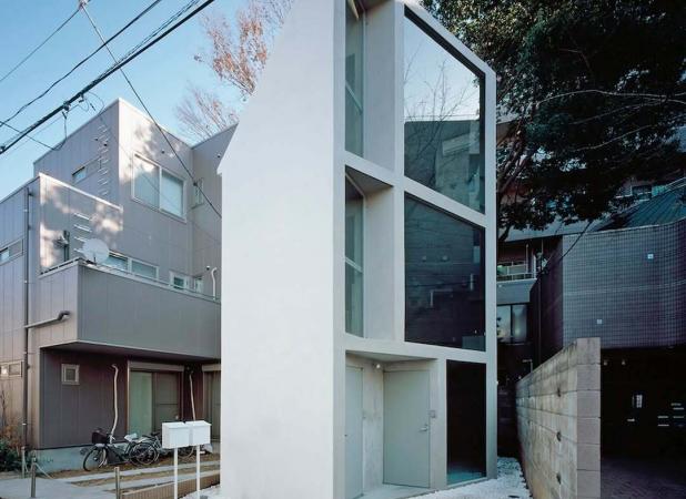 نمای این ساختمان برای دید بهتر کج ساخته شد!