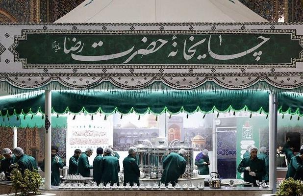 مداحی حاج احمد واعظی در چایخانه حضرت رضا (ع)