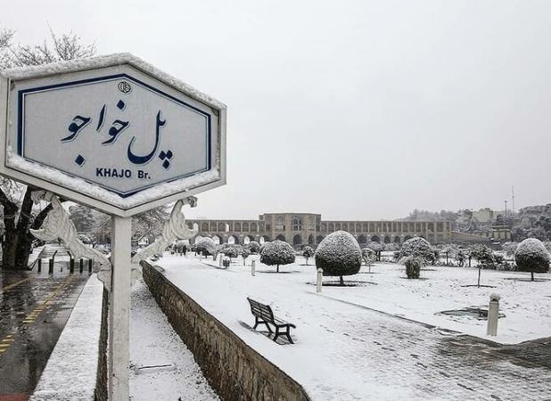 پل خواجو در روز برفی اصفهان