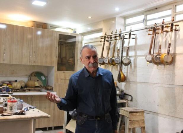 تجلیل از پیشکسوت ساخت کمانچه در لرستان