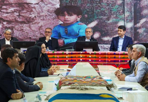 مشاهده حضور مردم در ساخت مدرسه انسان را خوشحال می‌کند