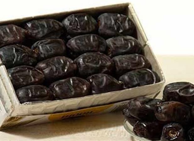 توزیع خرما با نرخ مصوب در میادین میوه و تره بار تا ۱۳ فروردین