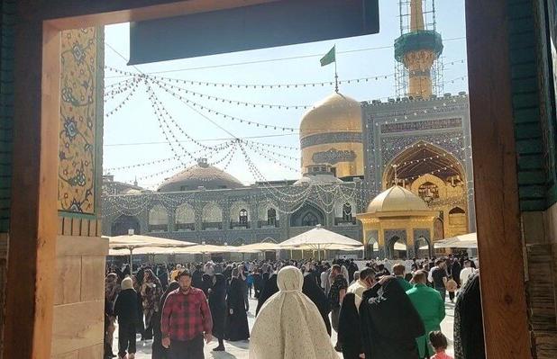 حال و هوای حرم مطهر امام رضا(ع) در روز ولادت حضرت زینب(س)