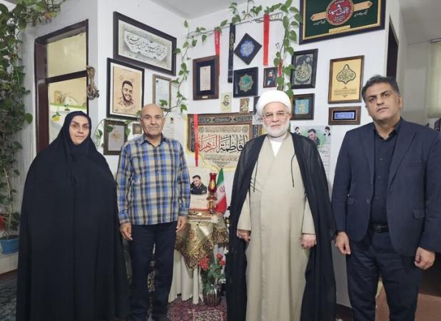 دیدار نماینده ولی‌فقیه در کردستان با خانواده شهید غلامرضا بامدی