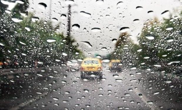 تردد موتورسیکلت‌ها در خیابان بارانی ممنوع است