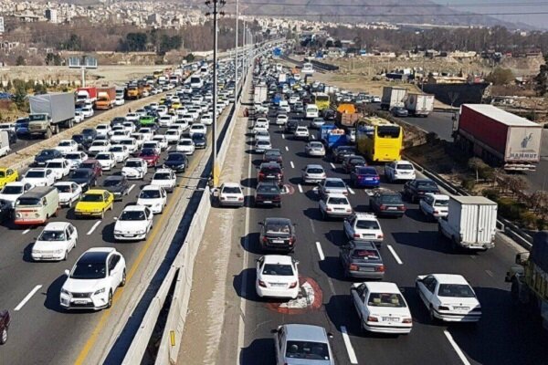 ترافیک در خط جنوبی آزاد راه کرج - قزوین سنگین است