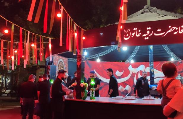 خدمت‌رسانی ایستگاه‌های صلواتی به عزاداران حسینی در آذربایجان غربی