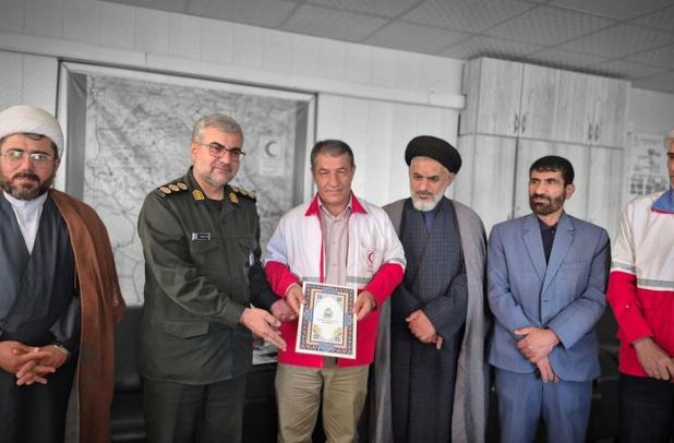 از خودگذشتگی امدادگران ستودنی است