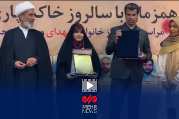 اعطای نماد صلح و دان یک تکواندو به سحر امامی