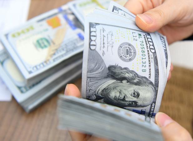 انتقال کامیون های دلار از مرزهای عراق به ایران 