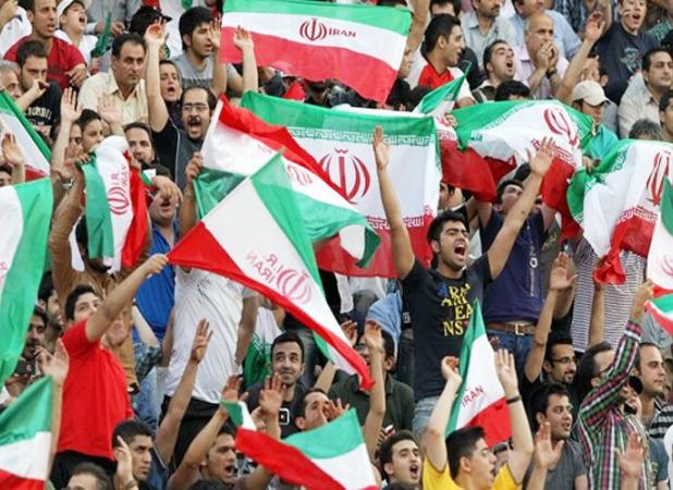 فریاد ایرانی با غیرت توسط هواداران تیم ملی+فیلم