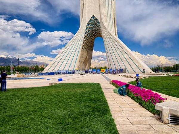 میدان آزادی به یک محل آئینی با هویتی تازه بدل شد