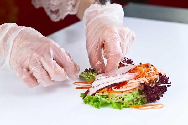 توجه به نکات بهداشتی غذاهای نذری و ظروف یکبار مصرف