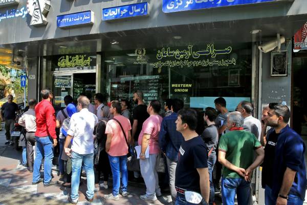 کاهش عرضه ارز و افت توان مداخله بانک مرکزی