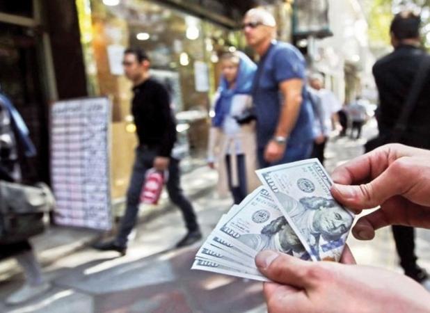 پیش‌بینی دلار‌فروشان فردوسی از قیمت اسکناس سبز