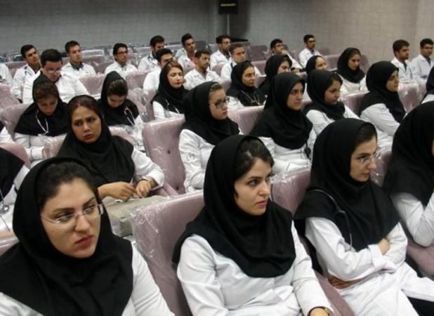 اصرار وزارت بهداشت بر کاهش ظرفیت دانشجوی پزشکی