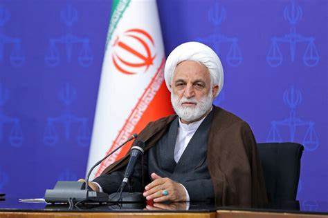 باید ریشه های فساد را در نطفه خفه کنیم