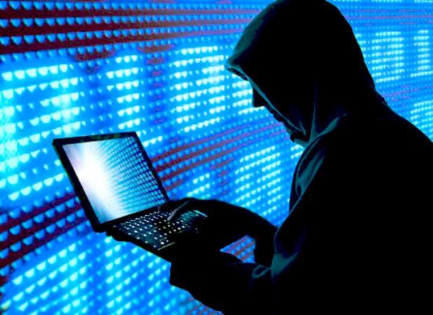 کارهایی خطرناکی که هنگام آنلاین بودن نباید انجام داد+ عکس