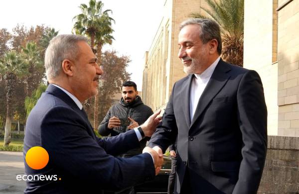 پیام سفر همزمان دو مقام ارشد منطقه‌ای به ایران